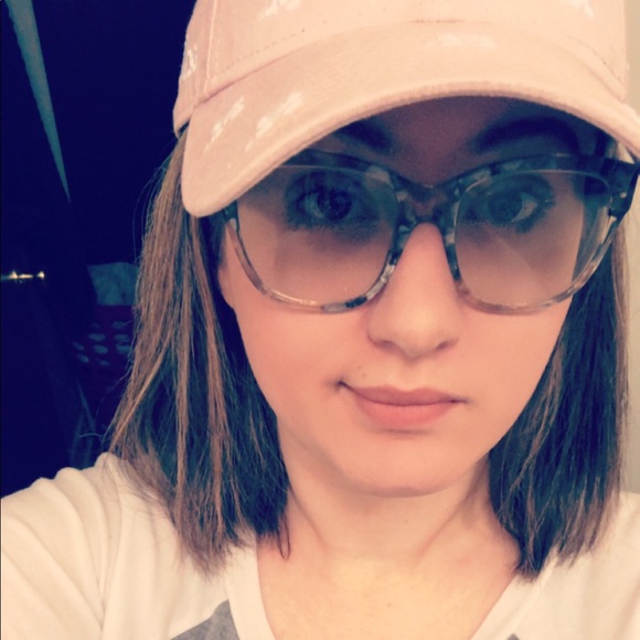 Meet your Posher, Kimberly - Picture 1 of 1